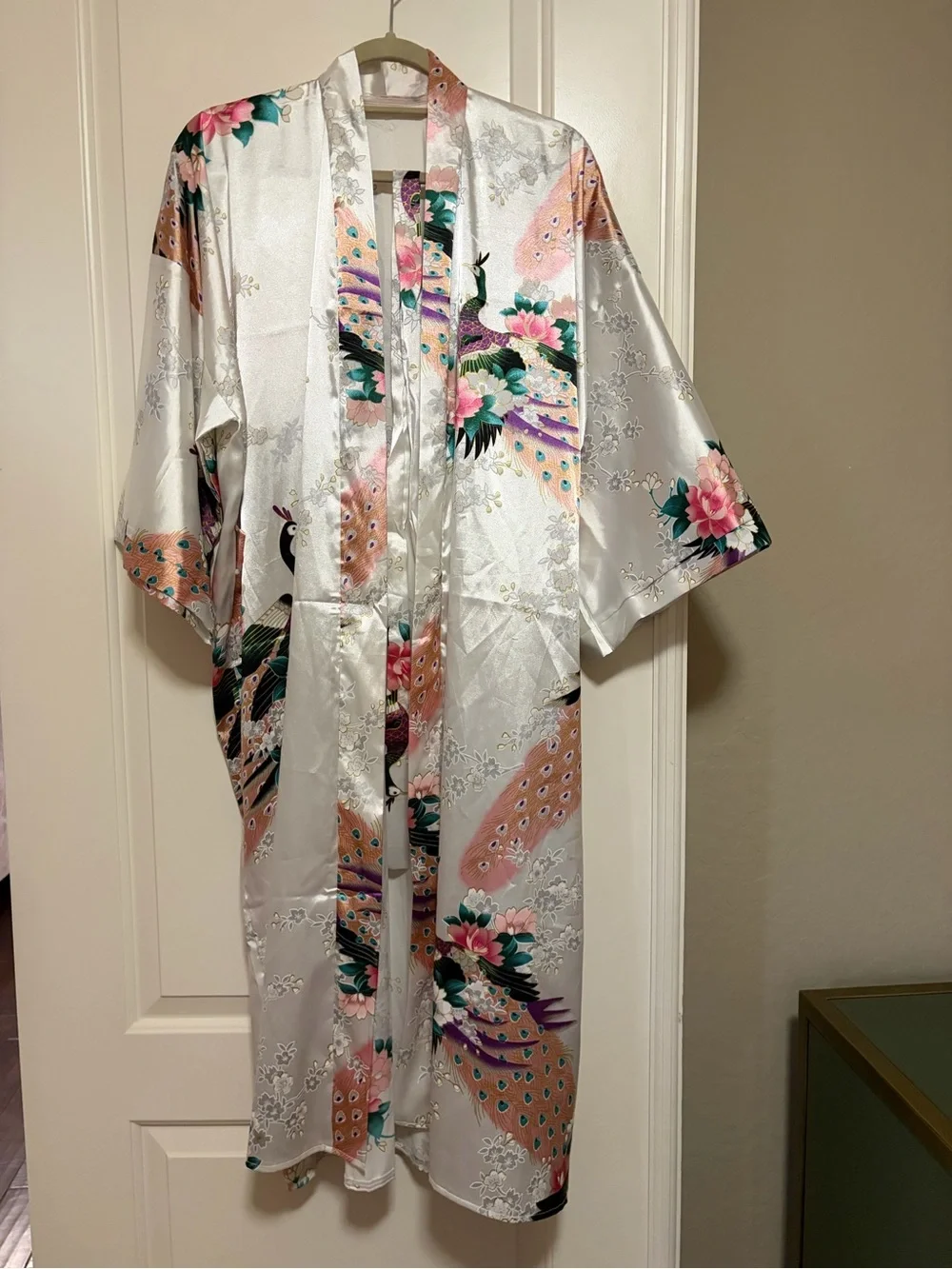 🦚💕Old Money Feminine White Satin Peacock Print Long Kimono Robe🎀🦚